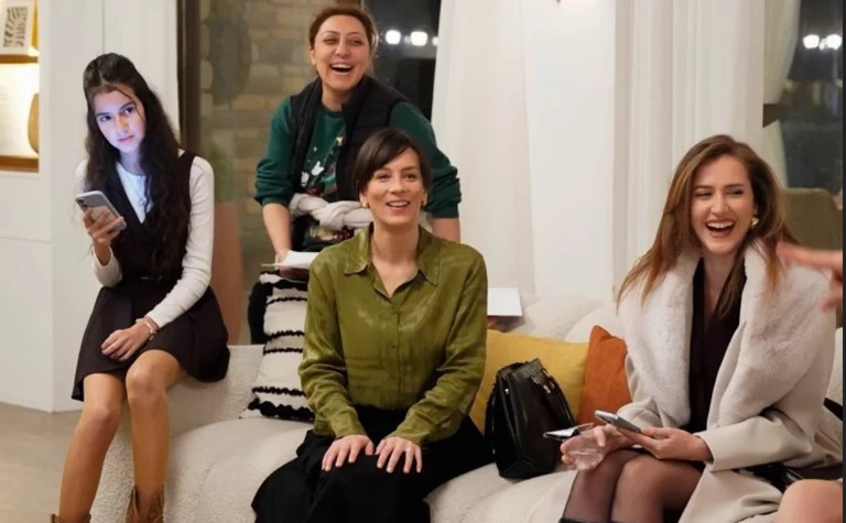 Güller ve Günahlar Setinde Bayram havası - Resim : 2