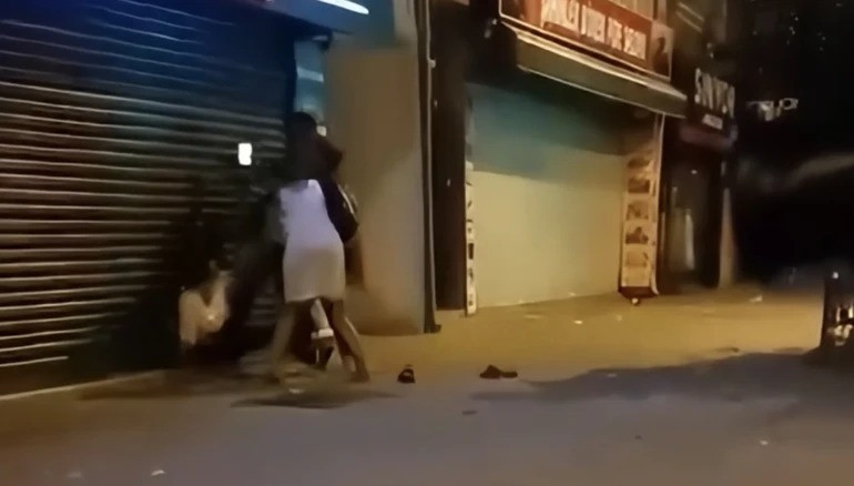 İstanbul'da sokak ortasında darp: Şikayetçi olmayınca serbest kaldı - Resim : 2