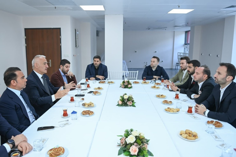 Kurban Bayramı tatili 9 güne mi çıkıyor? Bakandan ilk açıklama geldi - Resim : 1