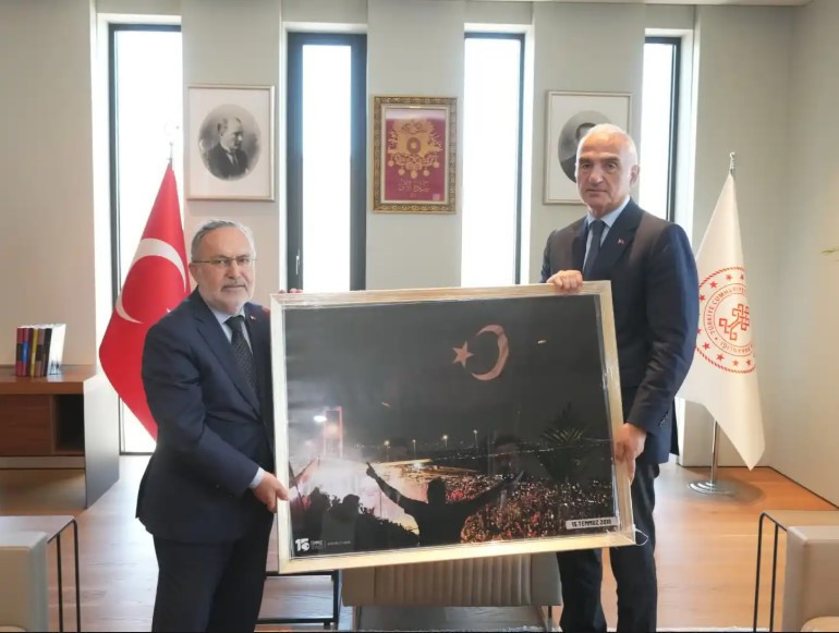 Bakan Ersoy’dan 15 Temmuz mesajı: Şehitlerimizin emanetine sahip çıkmak ortak sorumluluğumuz - Resim : 1