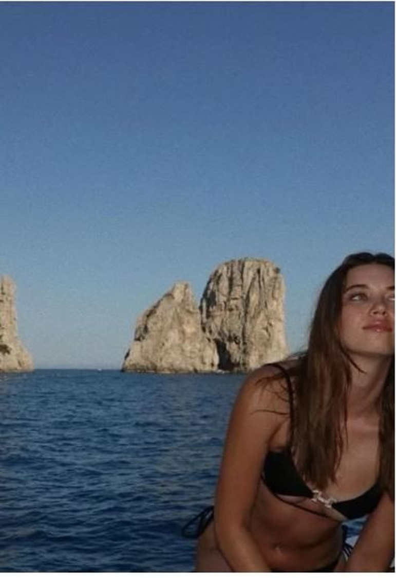 Afra Saraçoğlu'nun İtalya tatilinden pozlarına beğeni yağdı - Resim : 2