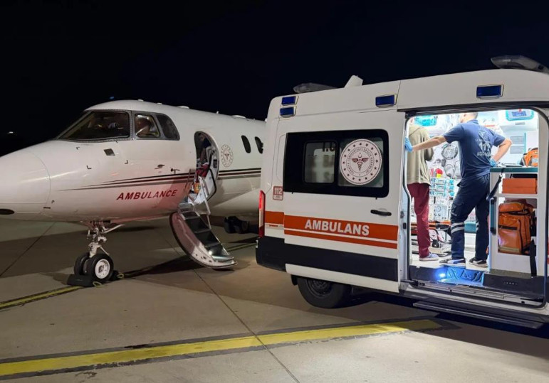 Şırnak’ta yanık hastası ve yenidoğan bebek hava ambulanslarıyla sevk edildi - Resim : 1