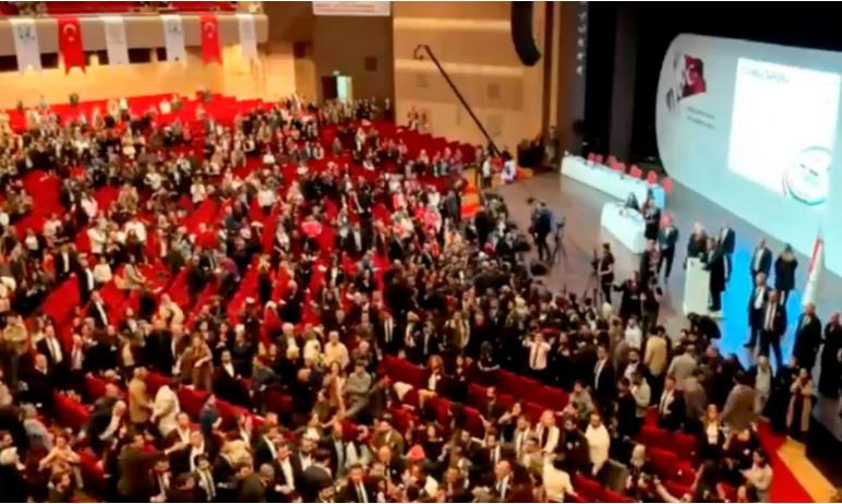 İstanbul Barosu Genel Kurulu'nda kavga: Değişim İçin Avukatlar Grubu salonu terk etti - Resim : 2
