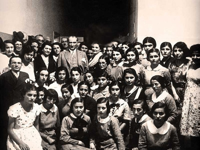 Samsun’da yanan İstiklal meşalesi 107 yaşında: 19 Mayıs Atatürk’ü Anma, Gençlik ve Spor Bayramımız kutlu olsun - Resim : 3