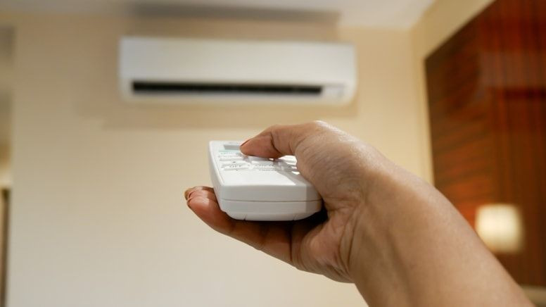 40 derece havada klimaları tek tek söküyorlar: Bir ülke harekete geçti - Resim: 9