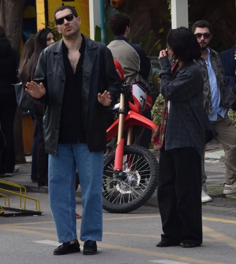 Yeraltı dizisinin Bozo’su Uraz Kaygılaroğlu kız arkadaşıyla Kadıköy’de yakalandı: Panik anları kameralara yansıdı - Resim: 2