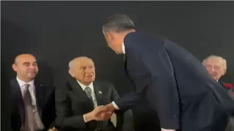 Bahçeli ve Özgür Özel’den sürpriz buluşma: Anıtkabir’e ziyaretini eleştirmişti - Resim : 2