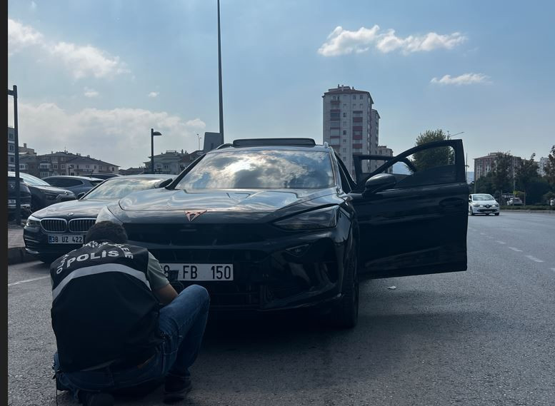 Çalıntı araçtan çıkanlar ekiplere "yok artık" dedirtti - Resim: 6