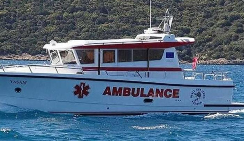 Bodrum'da teknede fenalaşan yolcu deniz ambulansıyla kıyıya ulaştırıldı - Resim : 1