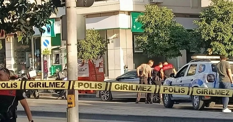 İzmir'de banka soygunu girişimi: Rehineler kurtarıldı - Resim : 2