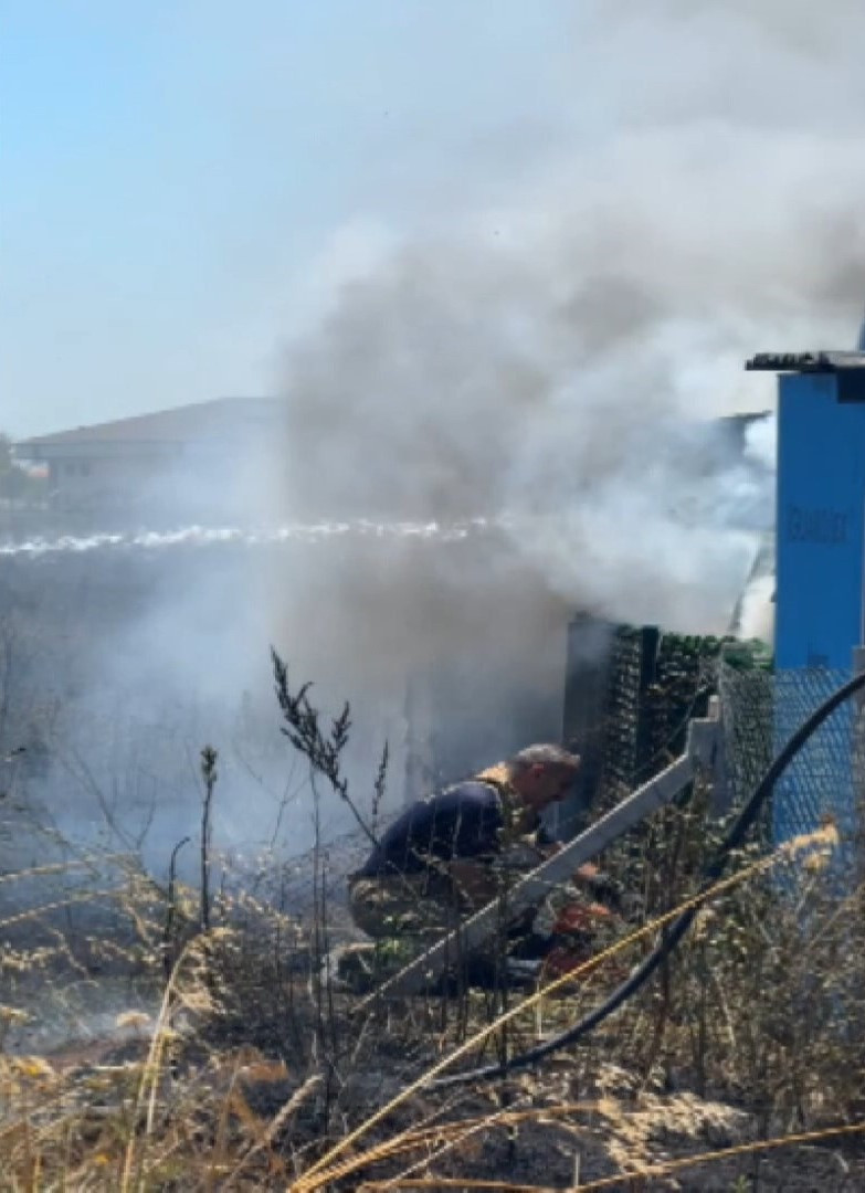 Silivri'de korkutan yangın: Alevler hobi bahçelerini küle çevirdi - Resim : 1
