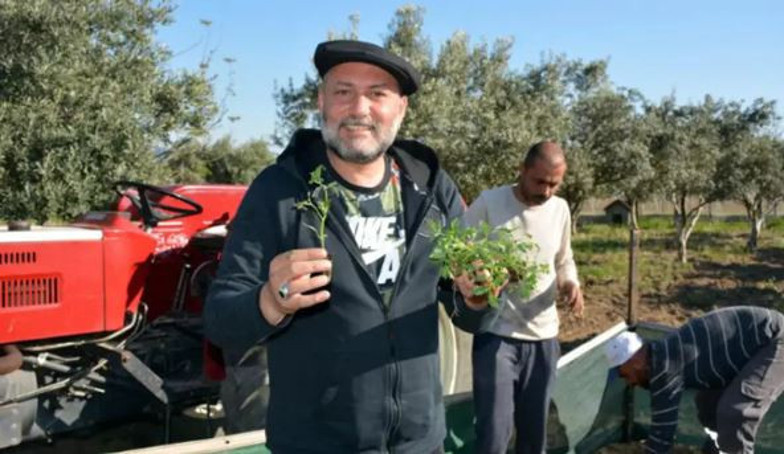 Ünlü klarnet virtüözü köye yerleşti: Sebzesini ekiyor, zeytinyağını kendi üretiyor - Resim : 2