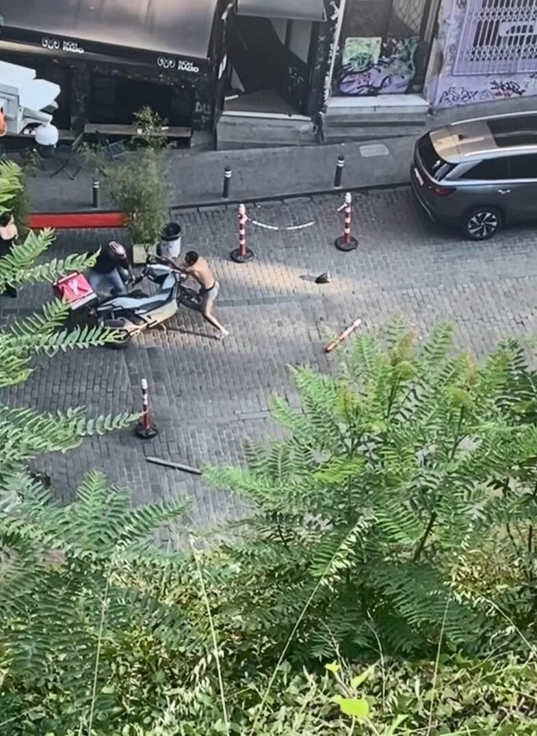 Yarı çıplak dehşet saçtı: Kazaya neden oldu: Kaçarken meydan dayağı ile nasibini aldı - Resim: 5