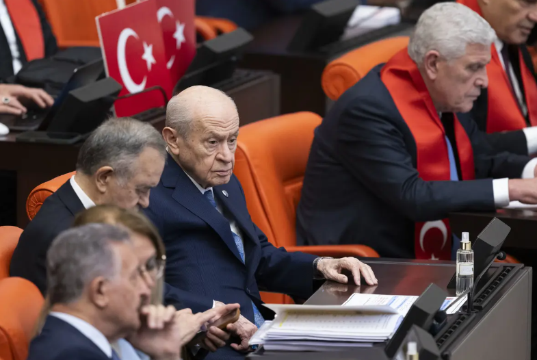 Müsavat Dervişoğlu'ndan çerçeve yasaya evet diyenlere: Yargılanacaksınız - Resim : 1