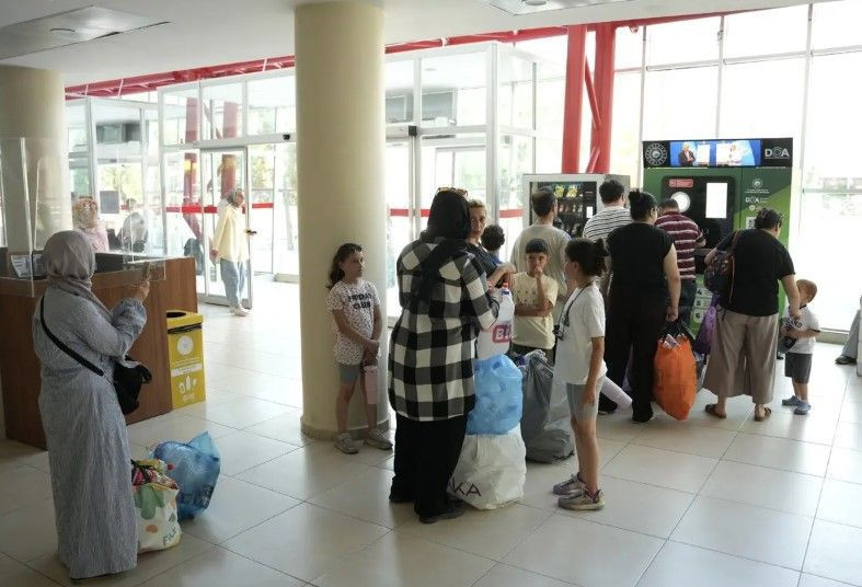 Yüz binlerce kişi çöpünü attı ATM’den nakit para çekti: Depozito iade sistemi başladı - Resim: 5