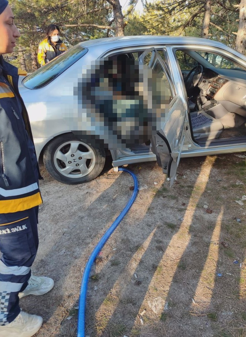 Ankara&rsquo;da park halindeki ara&ccedil;ta kan donduran &ouml;l&uuml;m: Egzoza bağlanan hortum polisleri bile şoke etti - Resim : 2