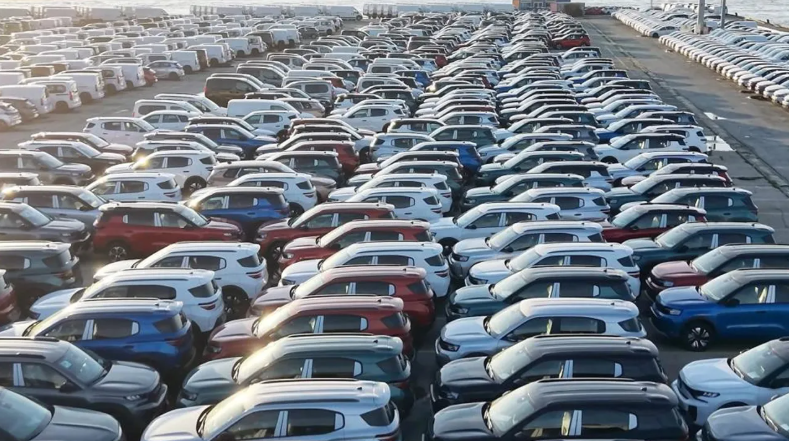 Otomobil piyasası sil baştan... Binlercesi Haydarpaşa'ya indi - Resim : 2