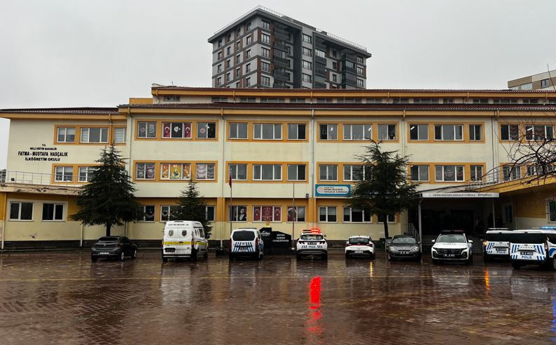 Kayseri'de okulda korku dolu anlar: Sınıf arkadaşını bıçakladı - Resim : 2