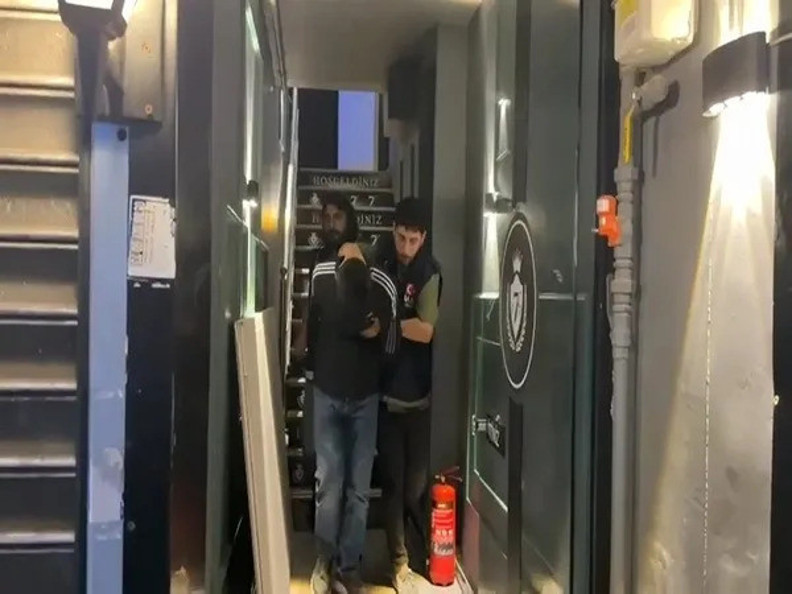 İstanbul'da silahlı eylem hazırlığına operasyon: Uzun namlulu silah ve bombalarla suçüstü yakalandılar - Resim : 1