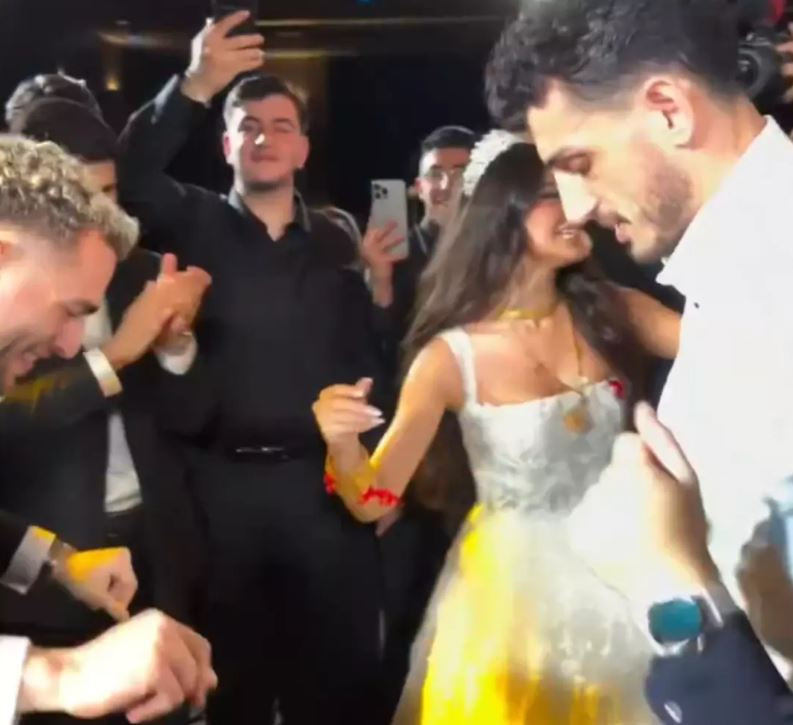 Gönül Dağı'nın Asuman'ı Hazal Çağlar ve Milli Futbolcu Samet Akaydın evlendi! 'Çayır Biçiyom Çayır' çaldı; Barış Alper Yılmaz ile damat kendinden geçti - Resim : 7