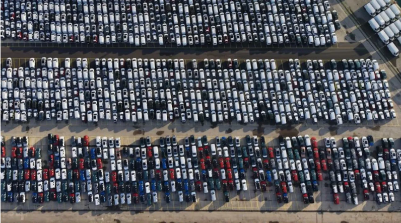 Otomobil piyasası sil baştan... Binlercesi Haydarpaşa'ya indi - Resim : 1