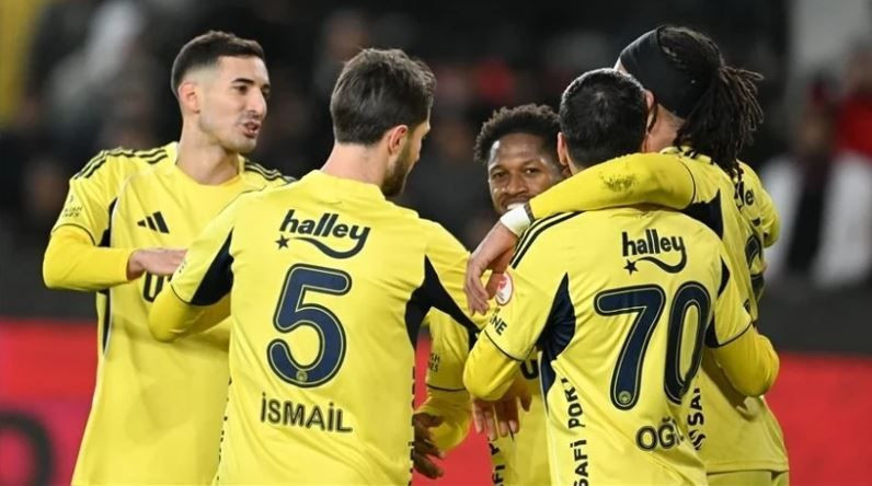 Fenerbahçe'de gelecek sezonun ilk bileti kesildi: Ayrılık listesi netleşiyor - Resim: 5