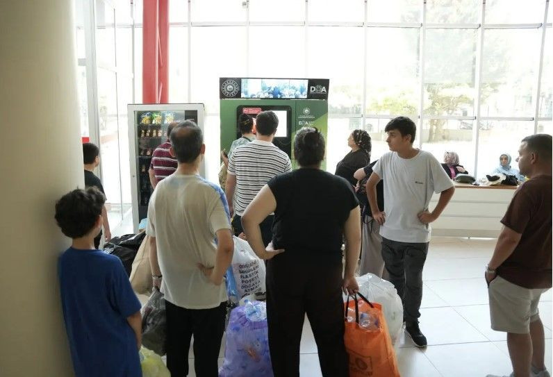 Yüz binlerce kişi çöpünü attı ATM’den nakit para çekti: Depozito iade sistemi başladı - Resim: 3