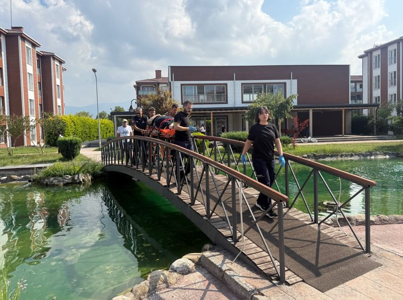 Düzce'de süs havuzunda korku dolu anlar: Torun ve babaanne çırpınırken kurtarıldılar - Resim : 3