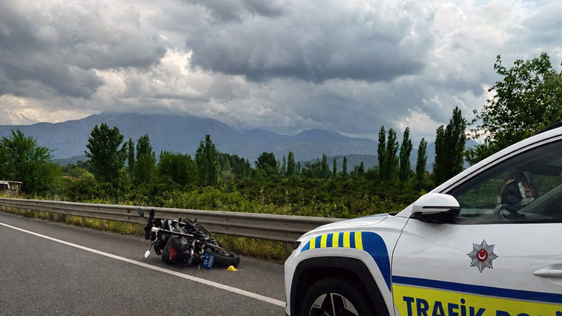 Muğla Ortaca'da polisten kaçan ehliyetsiz motosiklet sürücüsü hayatını kaybetti