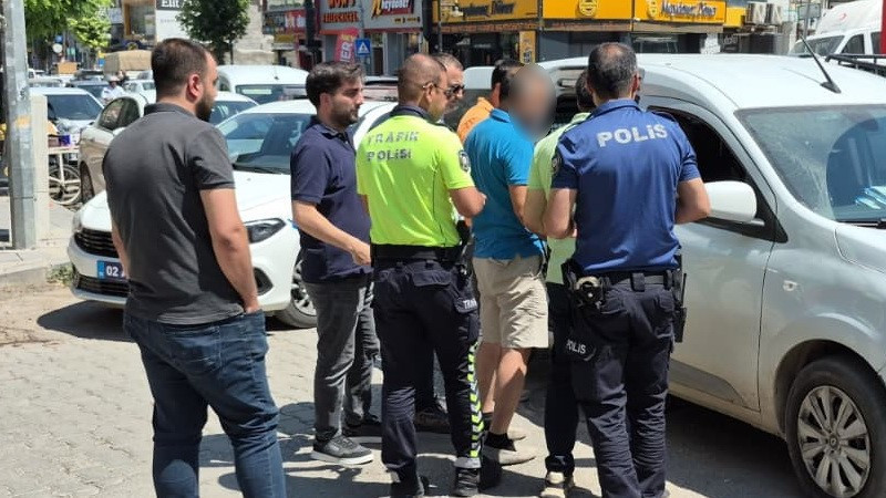 Adıyaman'da hırsızlık ve dolandırıcılıktan aranan iki şüpheli yakalandı - Resim : 1