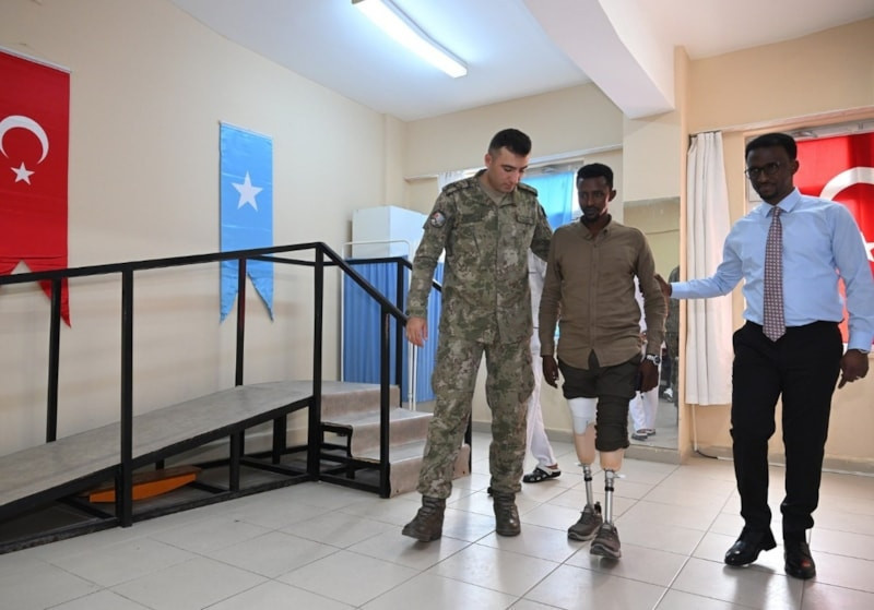 MSB'den Somalili 5 gaziye protez desteği - Resim : 1