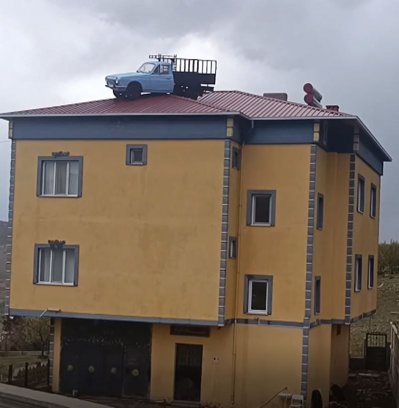 Burası Karadeniz değil: Herkes bu sorunun cevabını arıyor: O araç oraya nasıl çıktı - Resim: 10