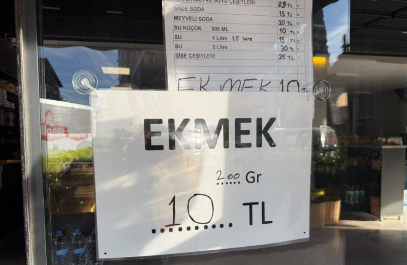 Antalya Serik’te bir fırında ekmek 10 TL oldu - Resim : 2