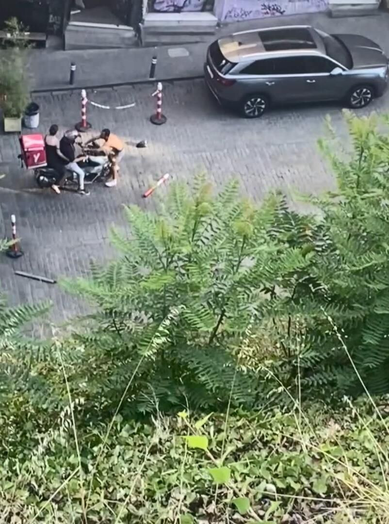 Yarı çıplak dehşet saçtı: Kazaya neden oldu: Kaçarken meydan dayağı ile nasibini aldı - Resim: 6