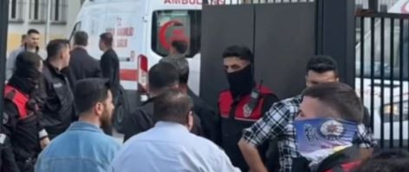 Esenyurt'taki okulda bıçaklı kavga: Yaralı öğrenciler var - Resim : 3