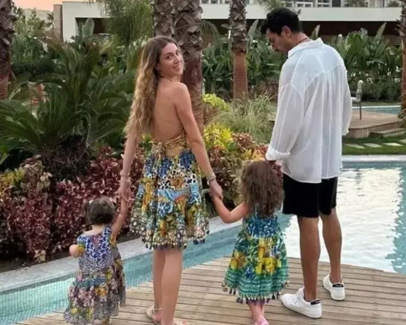 Sinem Kobal ve Kenan İmirzalıoğlu’nun kızları ilk kez net görüntülendi - Resim : 1