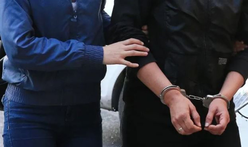 Zeytinburnu'nda park halindeki otomobili soyan zanlı tutuklandı - Resim : 1