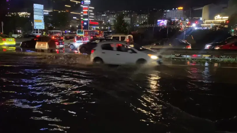 AKOM duyurdu: İstanbul’da sağanak ve fırtına hazırlığı - Resim: 6