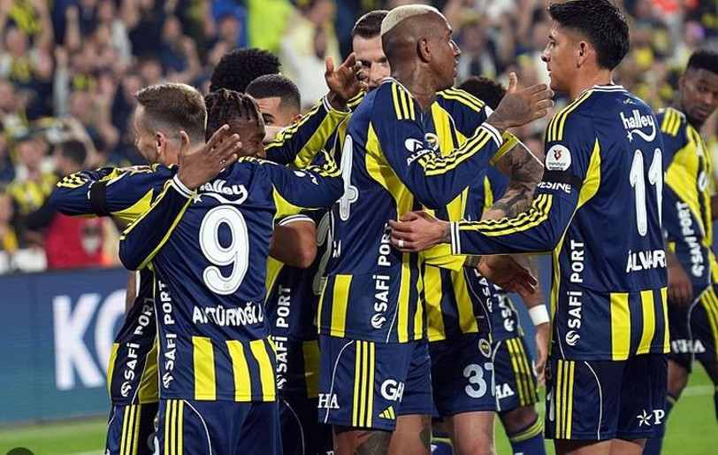 Sadettin Saran’dan şampiyonluk kumarı: Derbi öncesi son kartını kullandı - Resim : 1