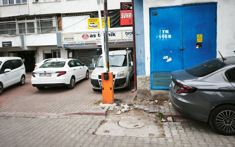 Adana'da sokakta kanlı infaz: 19 yaşındaki genç kanlar içinde yere yığıldı - Resim : 3