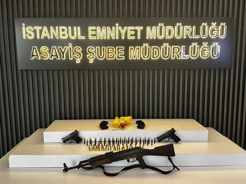 İstanbul'da silahlı eylem hazırlığına operasyon: Uzun namlulu silah ve bombalarla suçüstü yakalandılar - Resim : 3