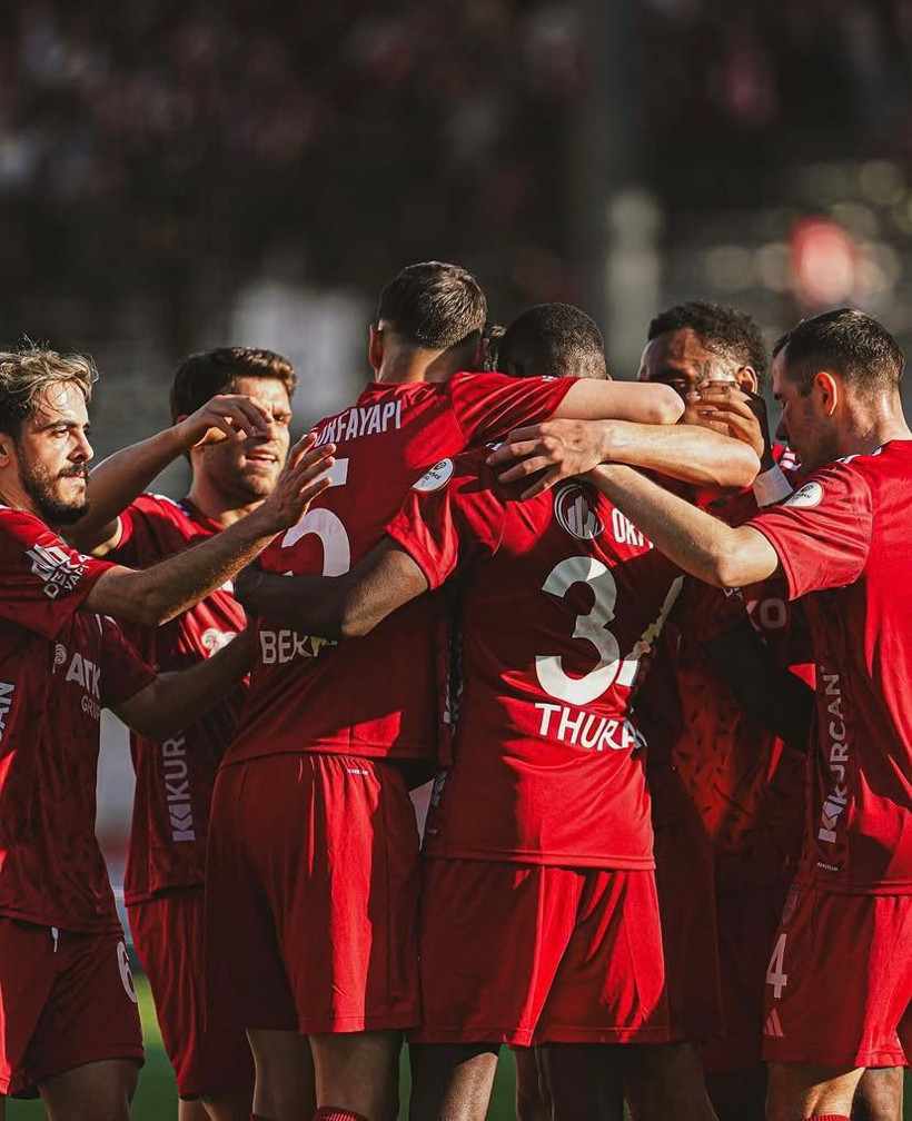 Süper Lig iddiasındaki takımda futbolcular boykot kararı aldı: İdmana çıkmıyorlar - Resim: 8