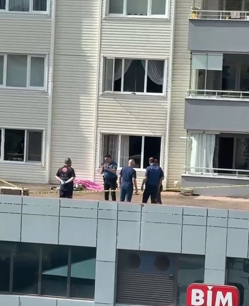 Pencereden düşen kadın öldü: Bayram sevinci yerini acıya bıraktı - Resim : 4