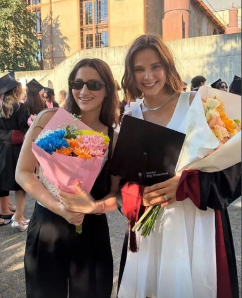 Ünlü oyuncu Alina Boz’un gurur günü: Üniversiteden mezun oldu - Resim : 4