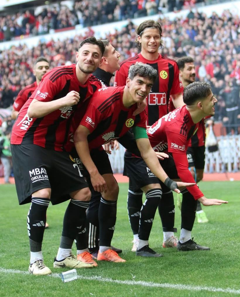 Şampiyonluğa 1 puan kalmıştı, 15 dakikada 3 gol yiyerek şoka uğradılar... Türkiye'de inanılmaz maç - Resim: 4