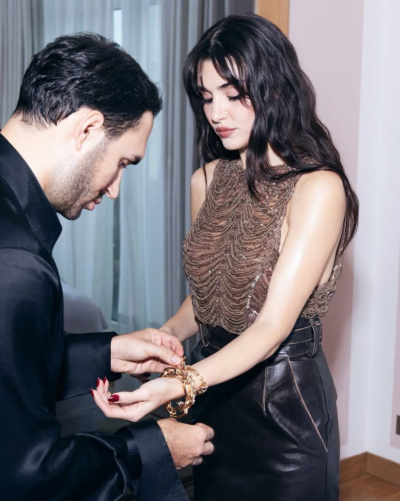 Paris Moda Haftası’nda Hande Erçel fırtınası: Çizmeleri sosyal medyanın diline düştü - Resim: 8