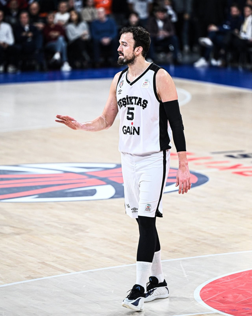 Nefes kesen maçta Beşiktaş, Anadolu Efes’i yenerek finale kaldı - Resim: 8