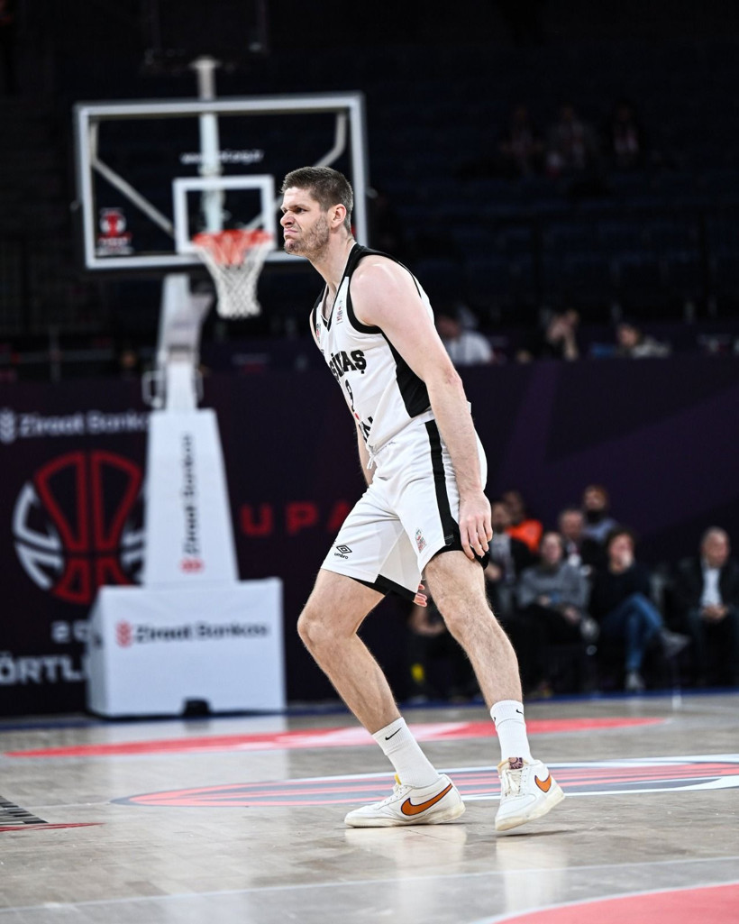 Nefes kesen maçta Beşiktaş, Anadolu Efes’i yenerek finale kaldı - Resim: 3