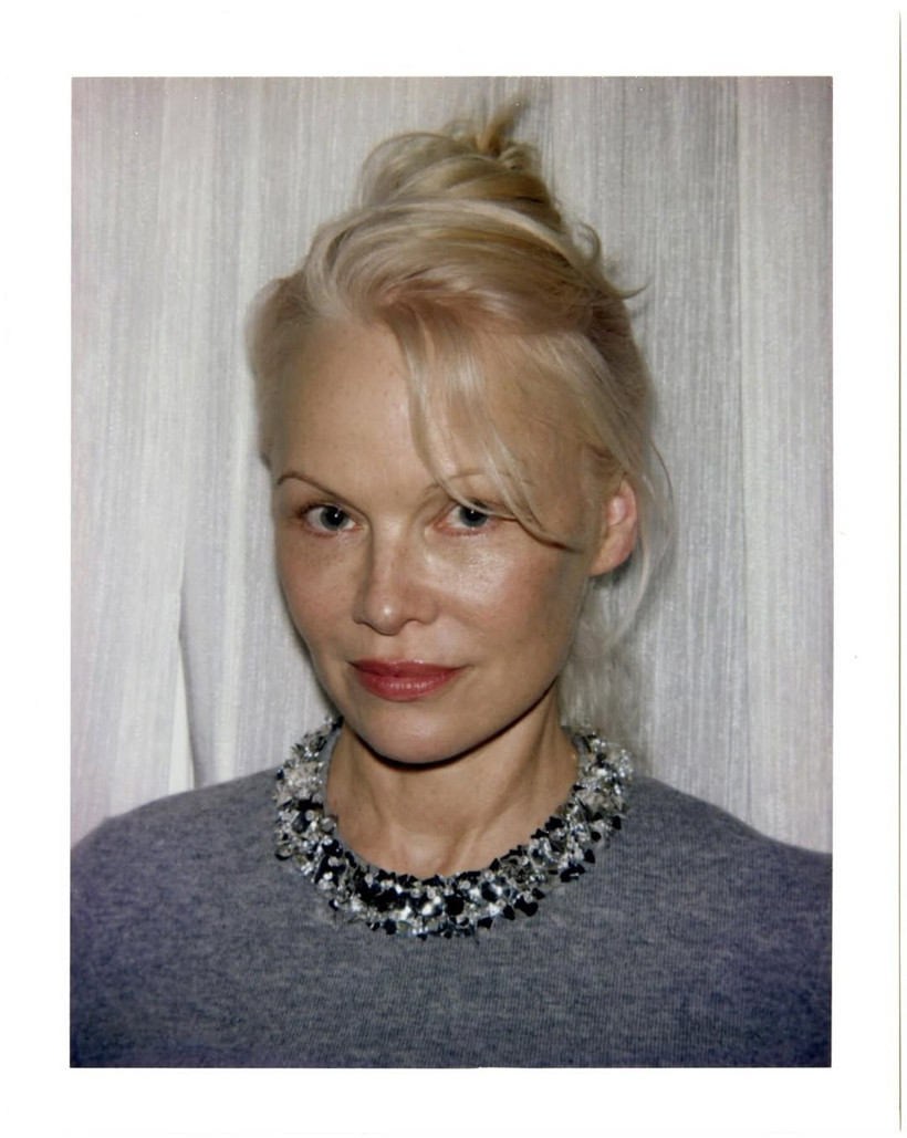 90’lı yıllara damga vurmuştu: Baywatch efsanesi Pamela Anderson yıllar sonra Altın Küre’de... Makyajsız hali dikkat çekti - Resim: 7