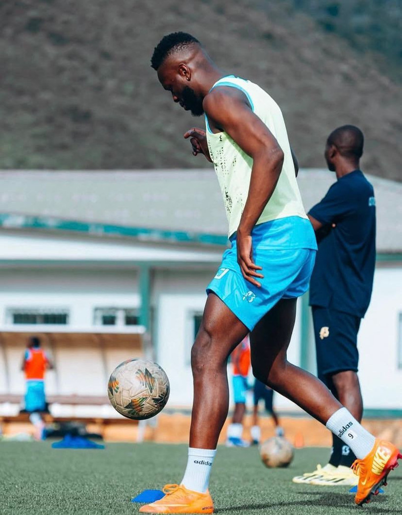 Bursaspor'a Fransa'dan bomba forvet transferi: Louis Mafouta için resmi adım atıldı - Resim: 8